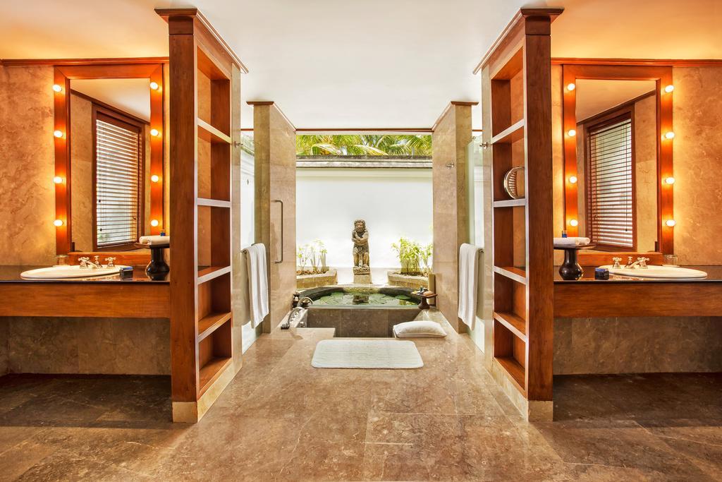 Luxury Villa Garden View